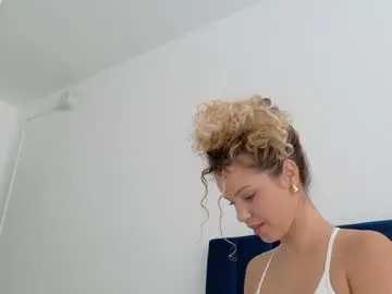 pinkypuppa – webcam model profile photo Image 8