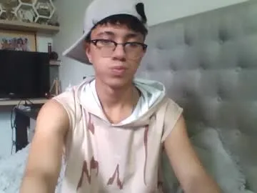 ululante – webcam model profile photo Image 3