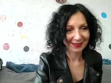 AlyCooper – webcam model profile photo Image 2