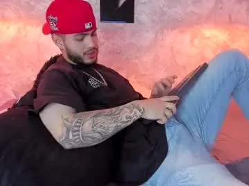 pizza_biceps – webcam model profile photo Image 11