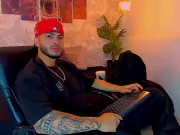 pizza_biceps – webcam model profile photo Image 12