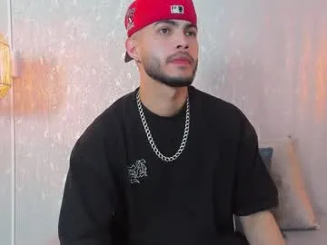 pizza_biceps – webcam model profile photo Image 13