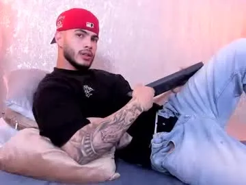 pizza_biceps – webcam model profile photo Image 16