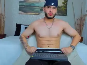 pizza_biceps – webcam model profile photo Image 2