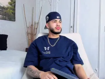 pizza_biceps – webcam model profile photo Image 5