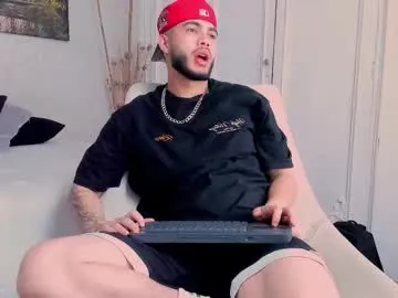 pizza_biceps – webcam model profile photo Image 7