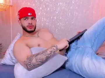 pizza_biceps – webcam model profile photo Image 8