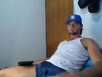 pizza_biceps – webcam model profile photo Image 9