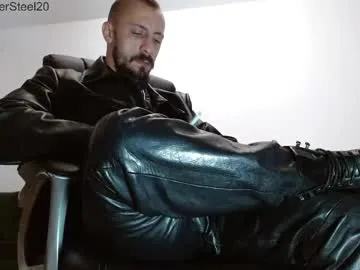 ululante – webcam model profile photo Image 10