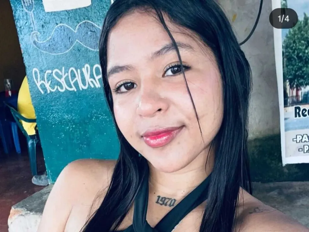AishaPetit – webcam model profile photo
