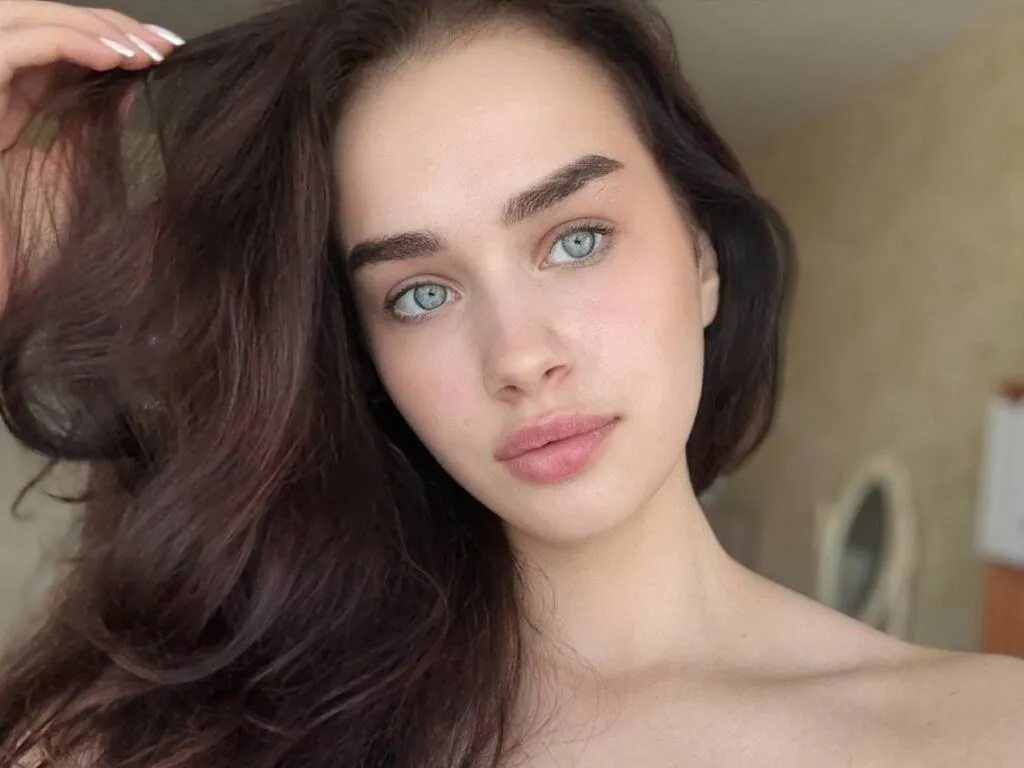 AlisePierri – webcam model profile photo