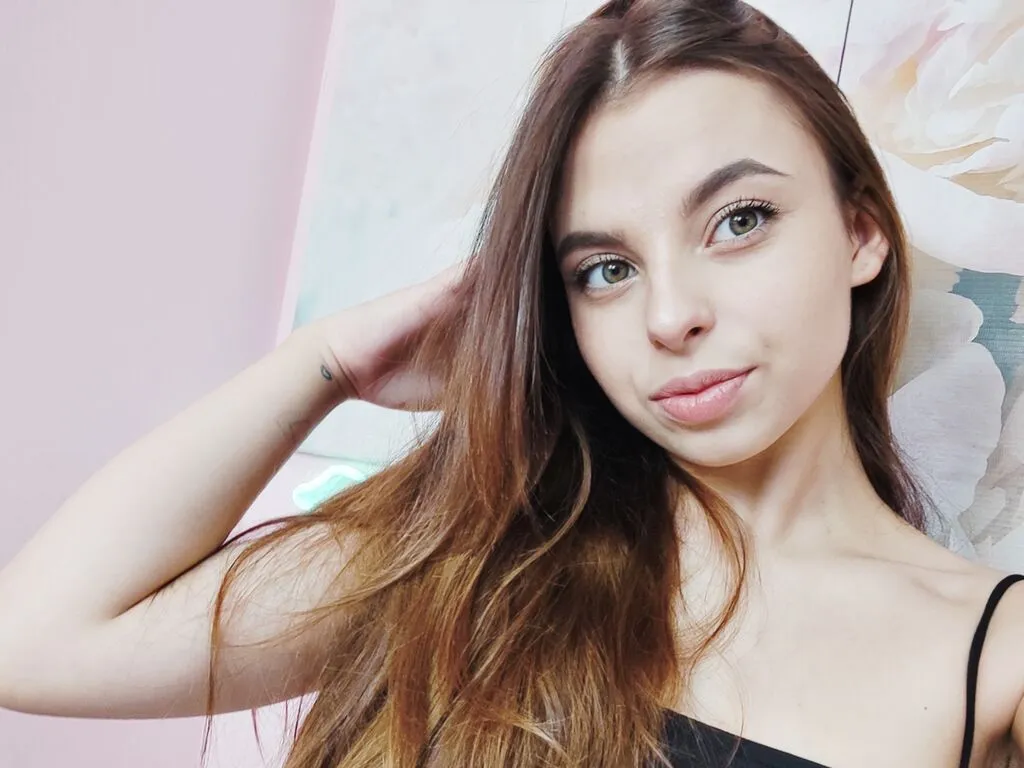 EzabellaWell – webcam model profile photo