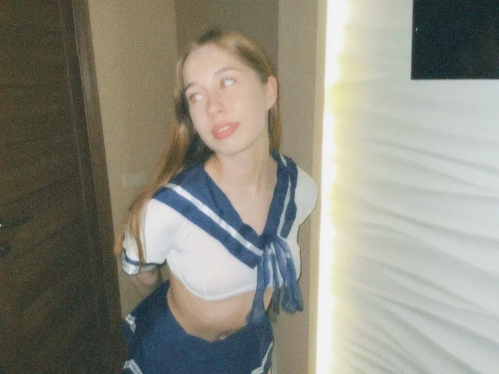 LolaMeiu – webcam model profile photo
