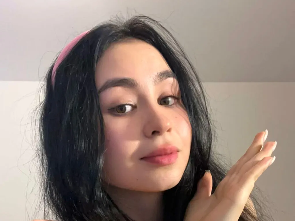 MinnieMile – webcam model profile photo