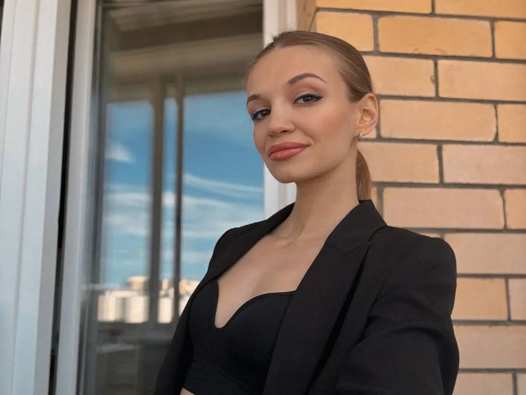 SuzanUemura – webcam model profile photo